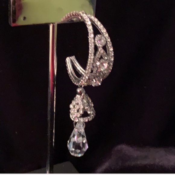 Single Crystal Chandelier Statement Piece Earring Beautiful Woman Collection - Picture 2 of 16